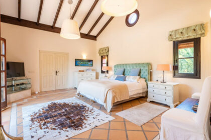 0e451cf37f537f3fee2e1ee43a34d37f - 18