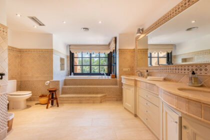 0e451cf37f537f3fee2e1ee43a34d37f - 21