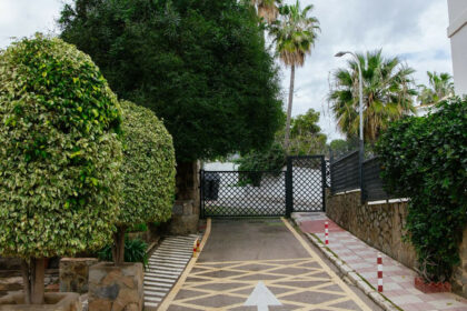 0fce3c1a58cf2846c98750f83bc2cb1f - 24