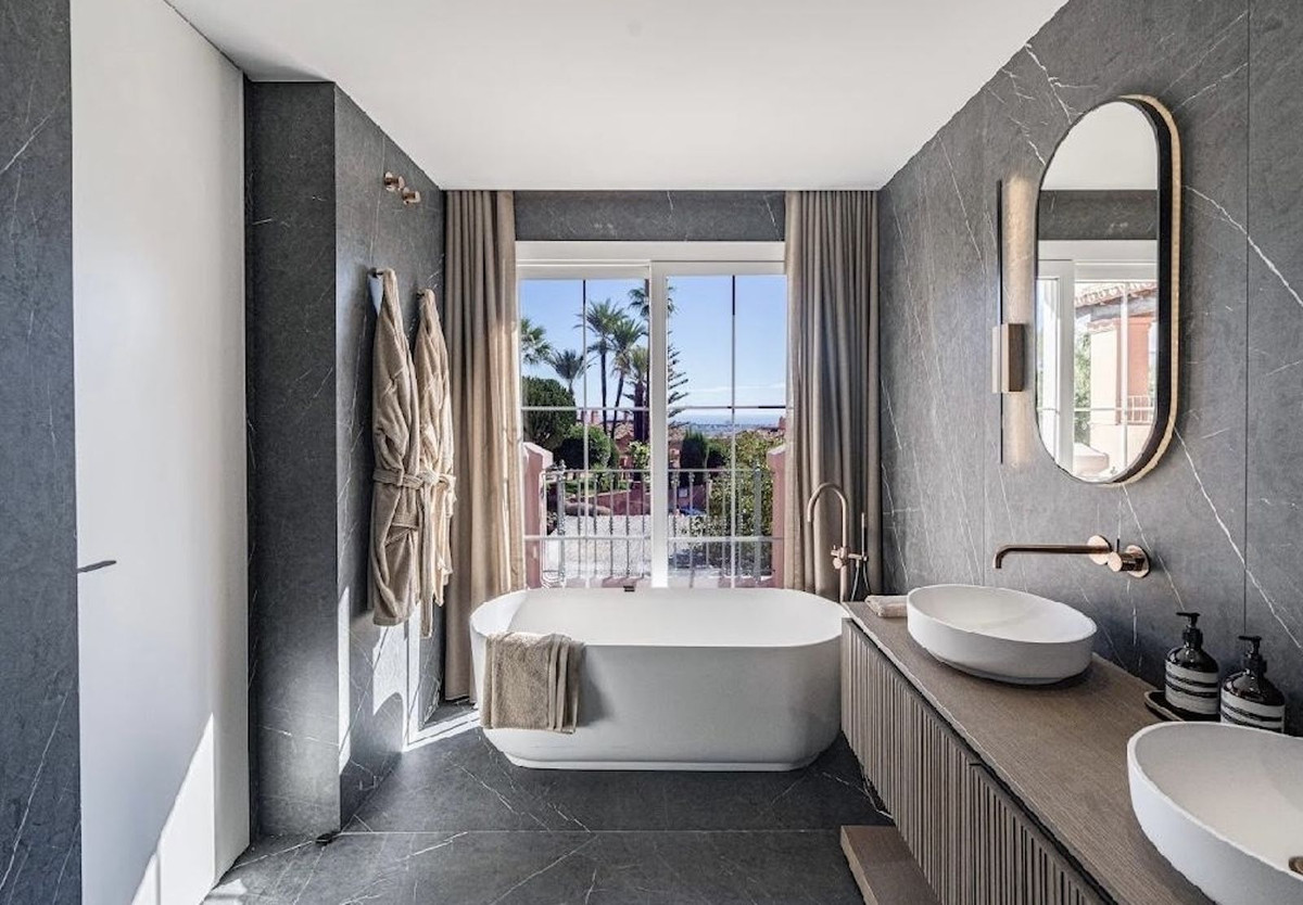 127493ef73fe564bf7aa2613527b74c0 - 31