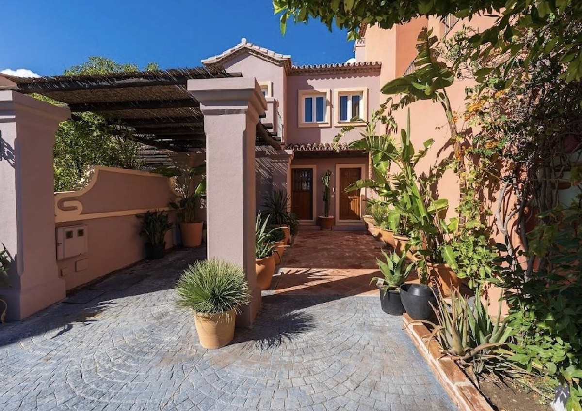 127493ef73fe564bf7aa2613527b74c0 - 44