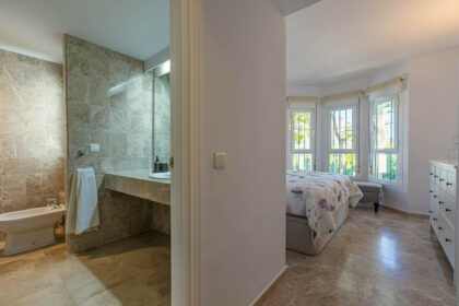 15a9a6bf74408ef15cbb17e66a31f130 - 42