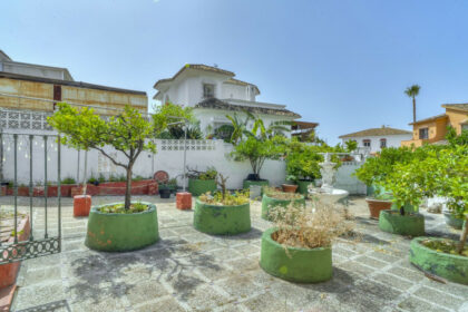 175f1edfbc424bb85dd1a4e40a955911 - 1