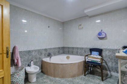 175f1edfbc424bb85dd1a4e40a955911 - 24