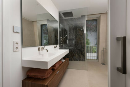 1a76b212583184f4cf8287054010d246 - 30