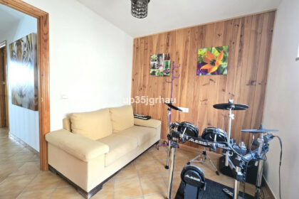 1b0a8669428bc3533ae2c6c223db7938 - 24