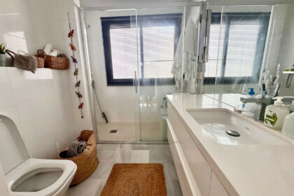 1c40ff1854e09bc05df6e3b00331ec9d - 17