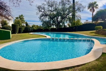 1c40ff1854e09bc05df6e3b00331ec9d - 25