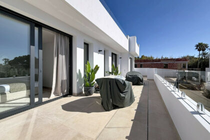 1edc1c90499e4edae09935b97c333121 - 49