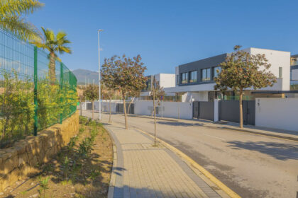 20eafd2712f1582a5fb2eeb651e219a3 - 12