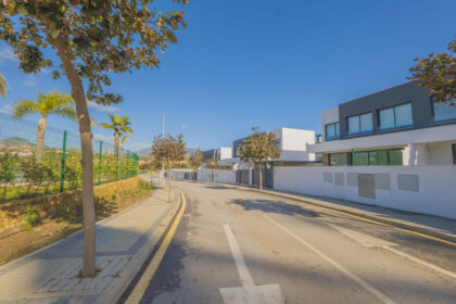 20eafd2712f1582a5fb2eeb651e219a3 - 13