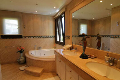 2108e5d1f0e3e9de33d3a05160f098ba - 11