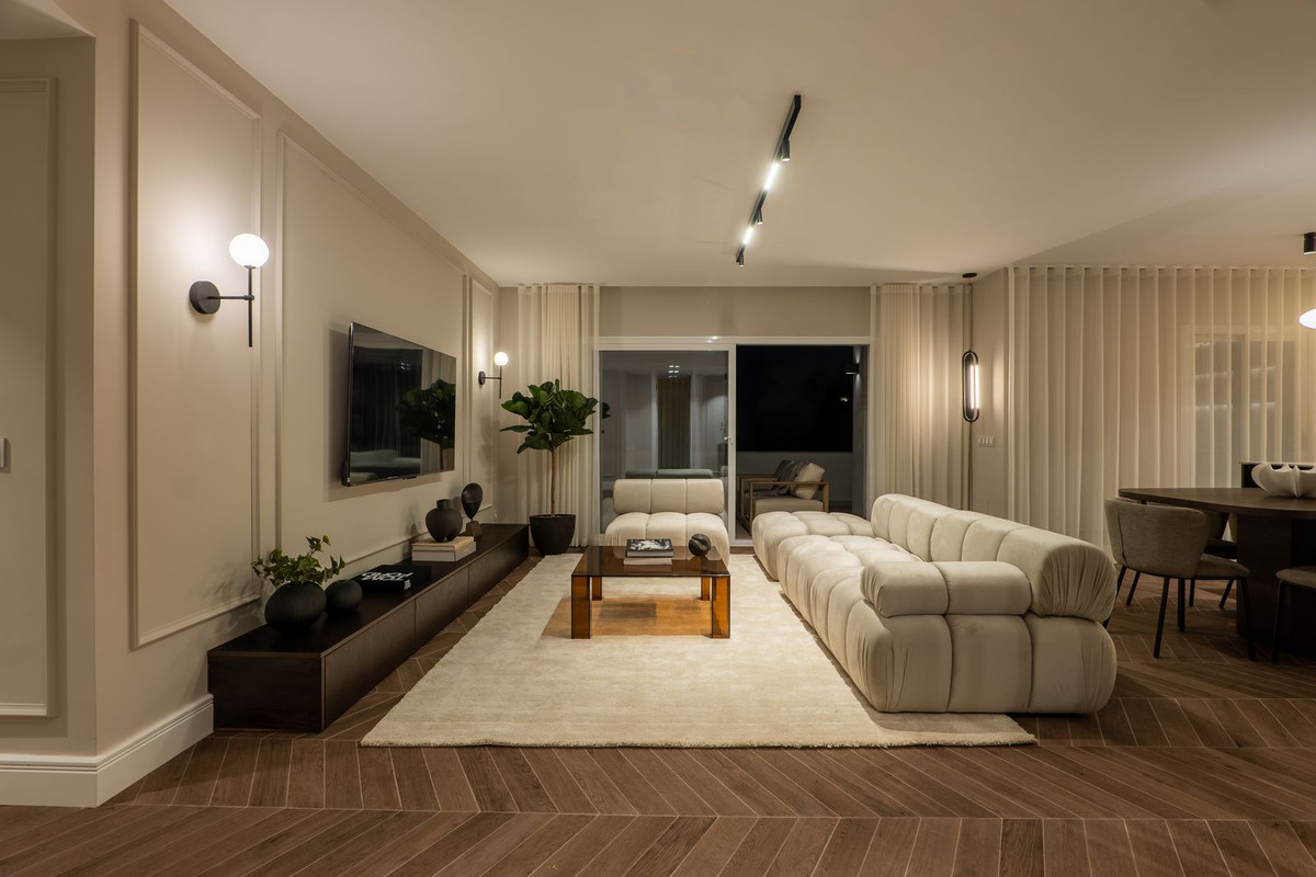 2268a7f4049bc40b61942a33a8fcd637 - 12