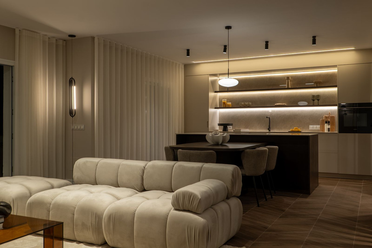 2268a7f4049bc40b61942a33a8fcd637 - 14