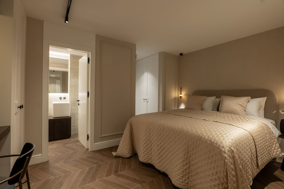 2268a7f4049bc40b61942a33a8fcd637 - 16