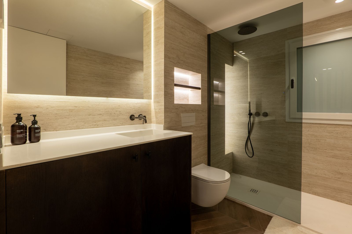 2268a7f4049bc40b61942a33a8fcd637 - 18