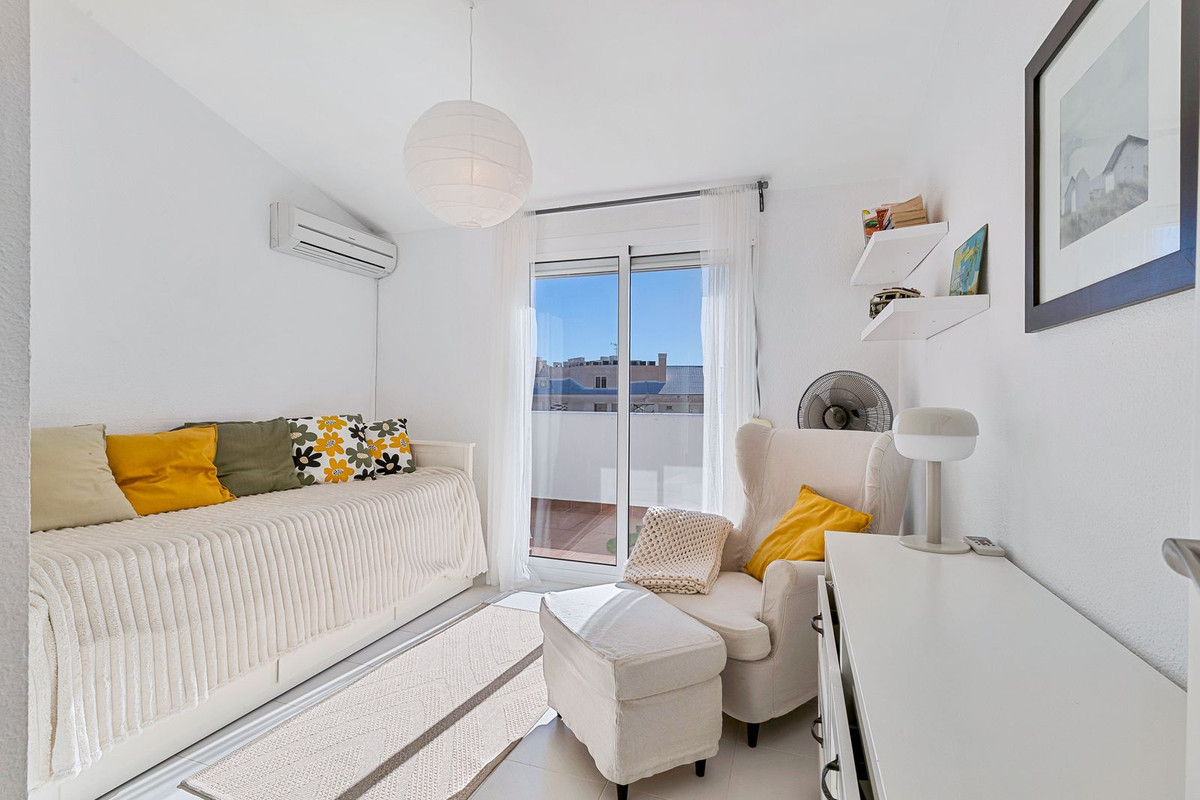 23d9a482456f1a8d7f7e42691f82487f - 12