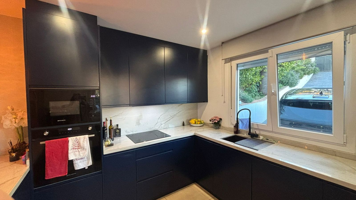 24bff886b6816e06b65a0963e73f4b04 - 18