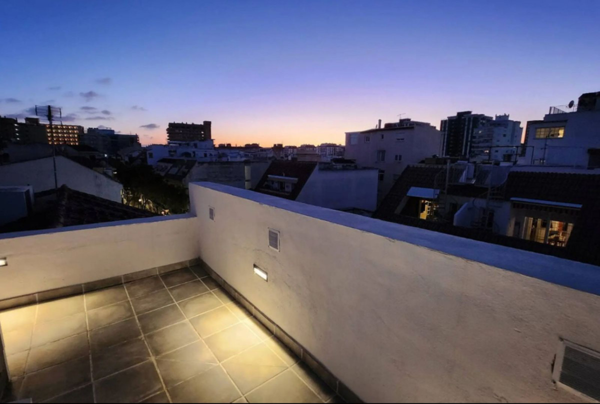 25c775cb6f20256afbb531269afd2e30 - 31