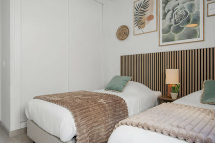 26e46368a1a4d380a5ecb5f39a6e0498 - 12