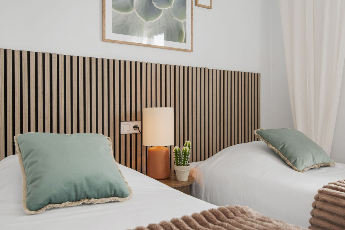 26e46368a1a4d380a5ecb5f39a6e0498 - 13