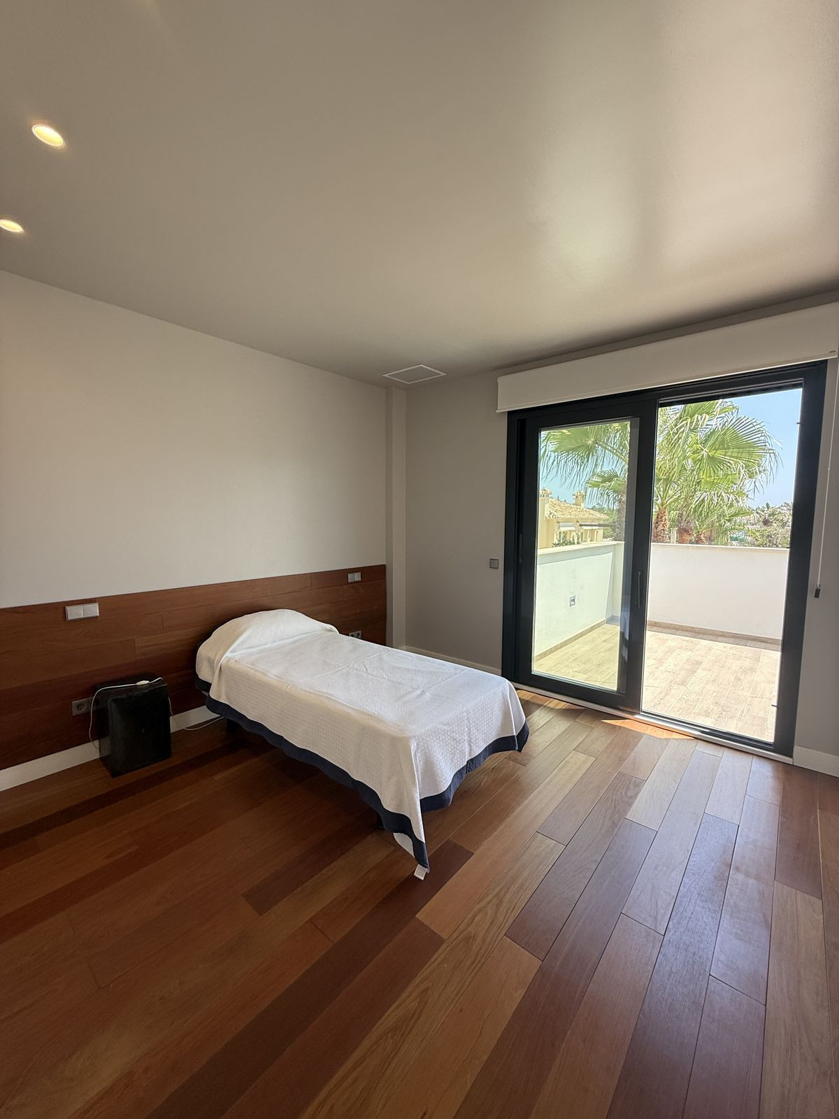 2a60441e2a4fe5f042c76d1dd4bb1963 - 18