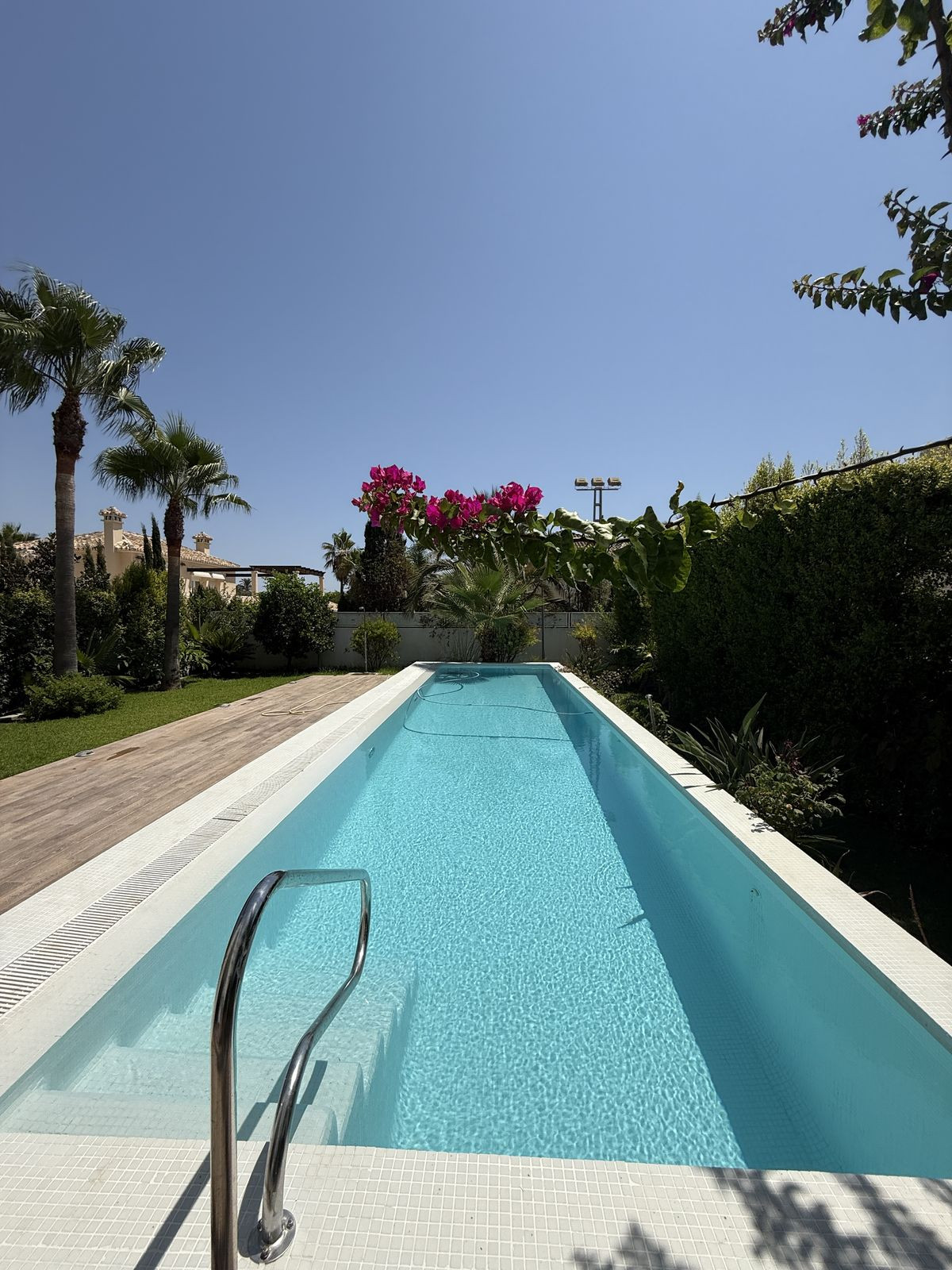 2a60441e2a4fe5f042c76d1dd4bb1963 - 30