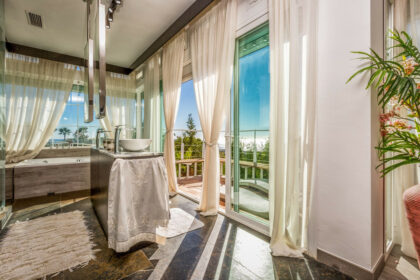 2abcd68dfd8279794252b51942e5e979 - 50