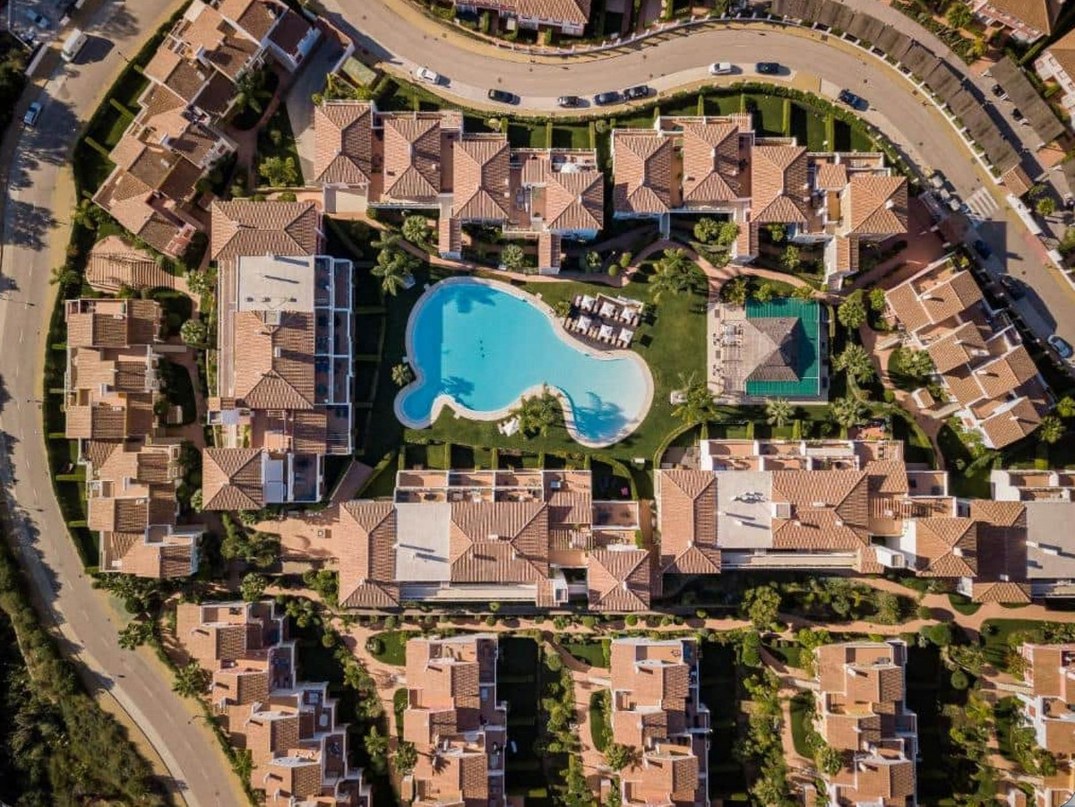 31409fc28e64b558eeaf98b102e40407 - 24