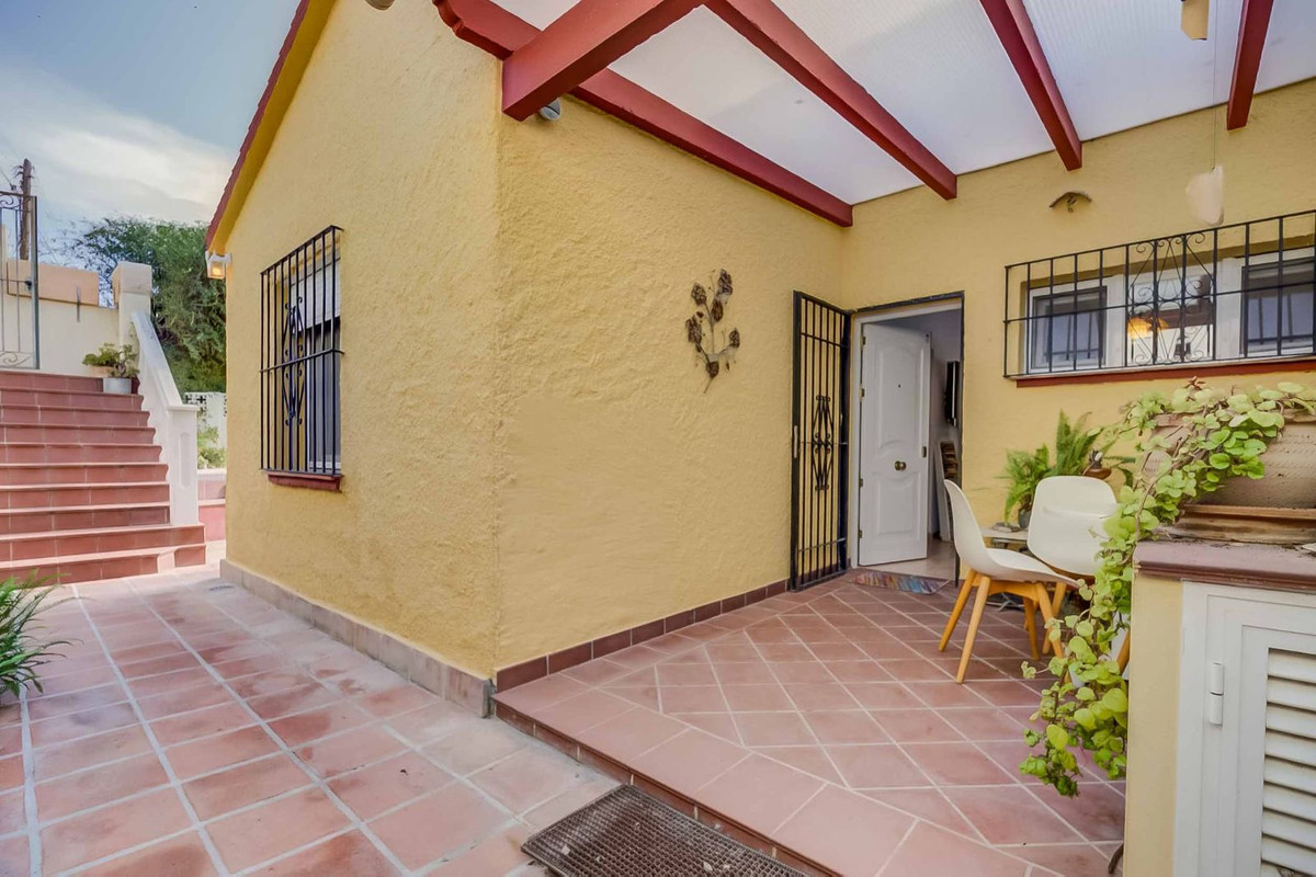 374f08e8f4f4d72a9ba1a959193ae13b - 18