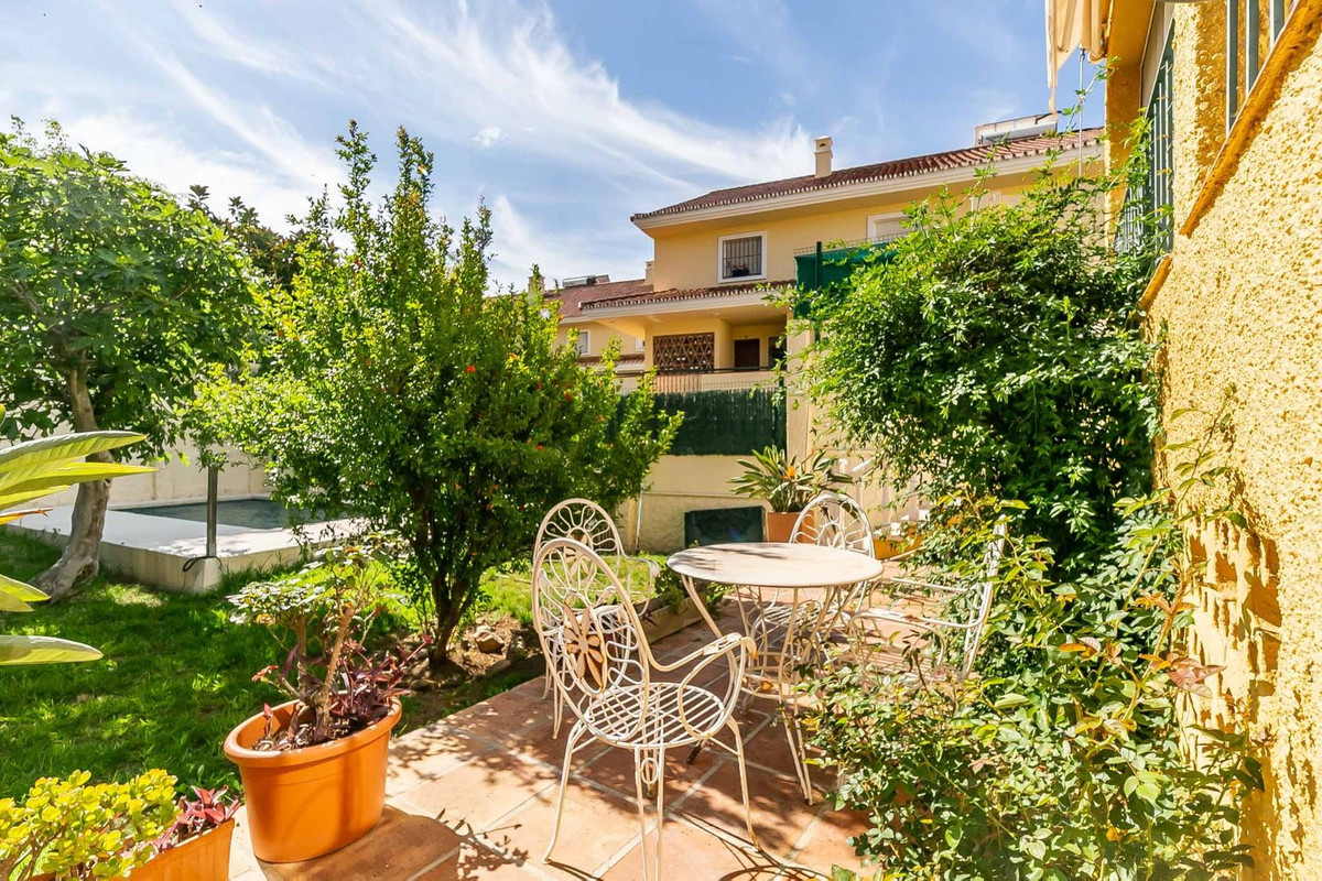 374f08e8f4f4d72a9ba1a959193ae13b - 3