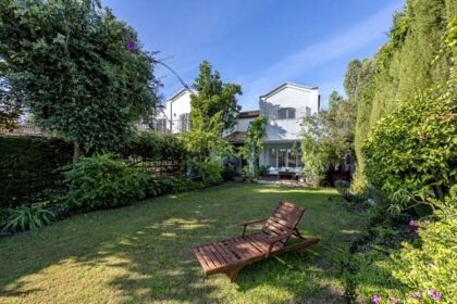 3d10653adf46504a47c16677119bb69c - 12