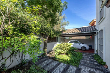 3d10653adf46504a47c16677119bb69c - 13