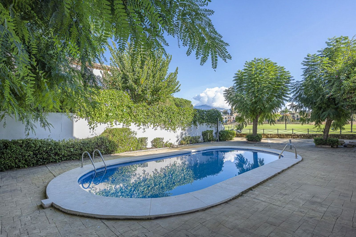 3d10653adf46504a47c16677119bb69c - 24