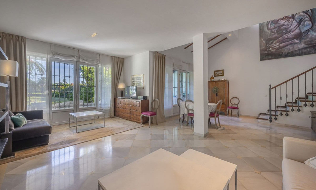 3d10653adf46504a47c16677119bb69c - 27