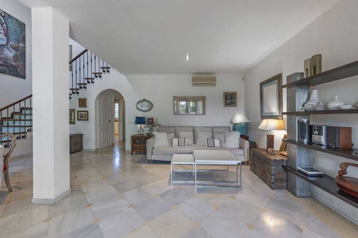 3d10653adf46504a47c16677119bb69c - 28