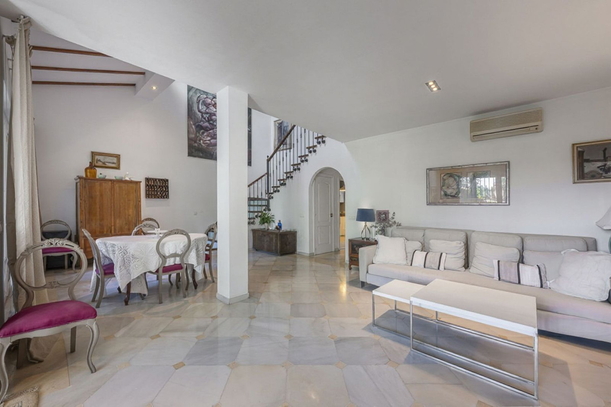 3d10653adf46504a47c16677119bb69c - 30