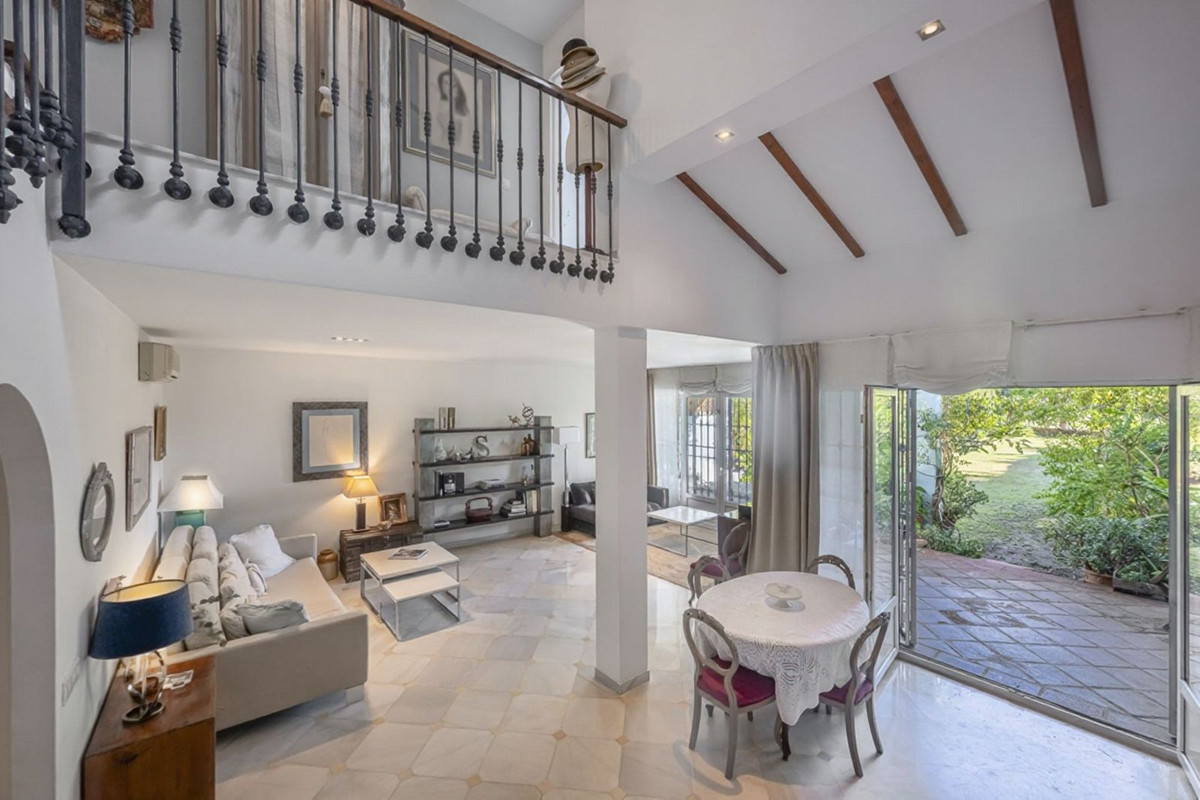 3d10653adf46504a47c16677119bb69c - 31