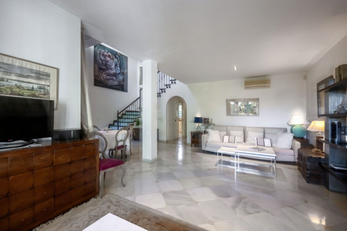 3d10653adf46504a47c16677119bb69c - 34