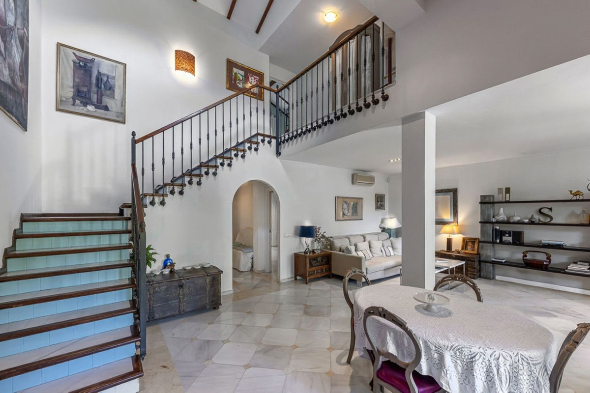 3d10653adf46504a47c16677119bb69c - 36