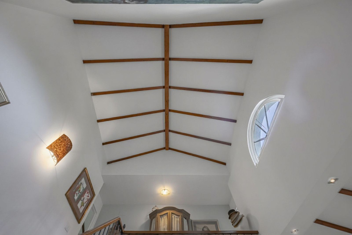 3d10653adf46504a47c16677119bb69c - 37