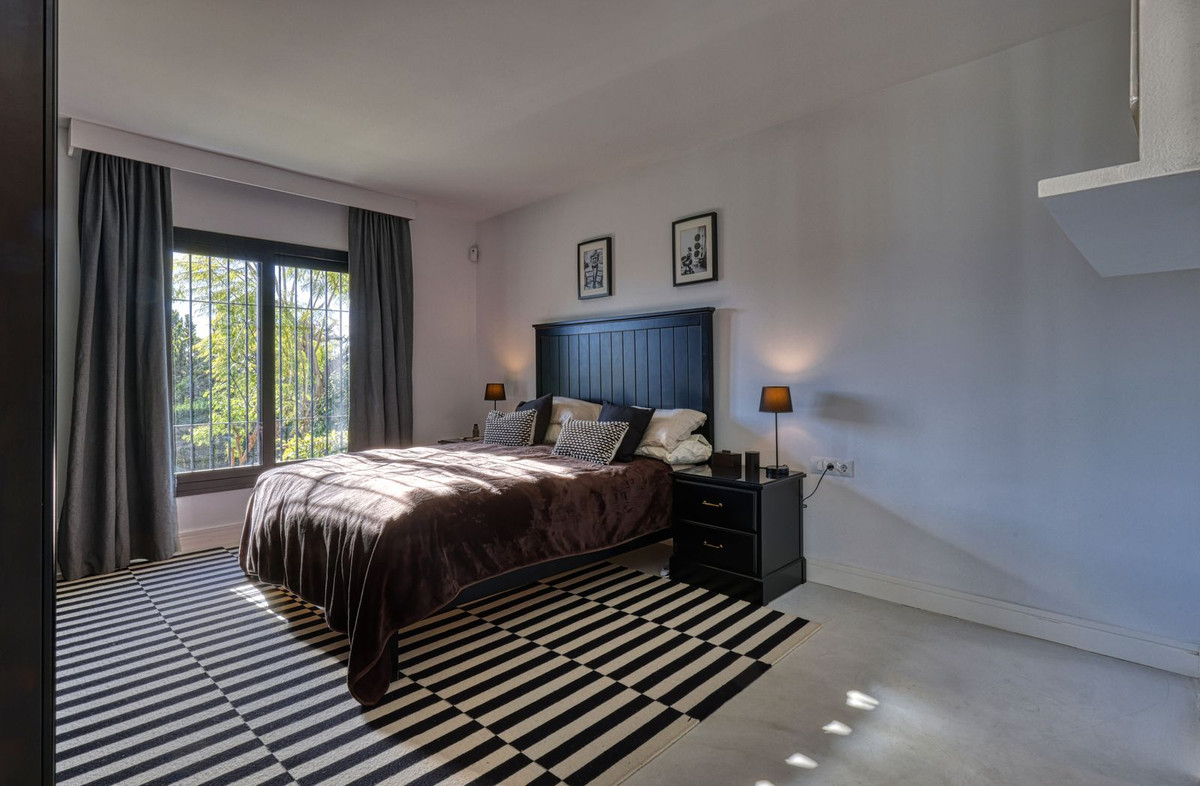 3d77018ca46a53c1983a087930e4f56d - 35