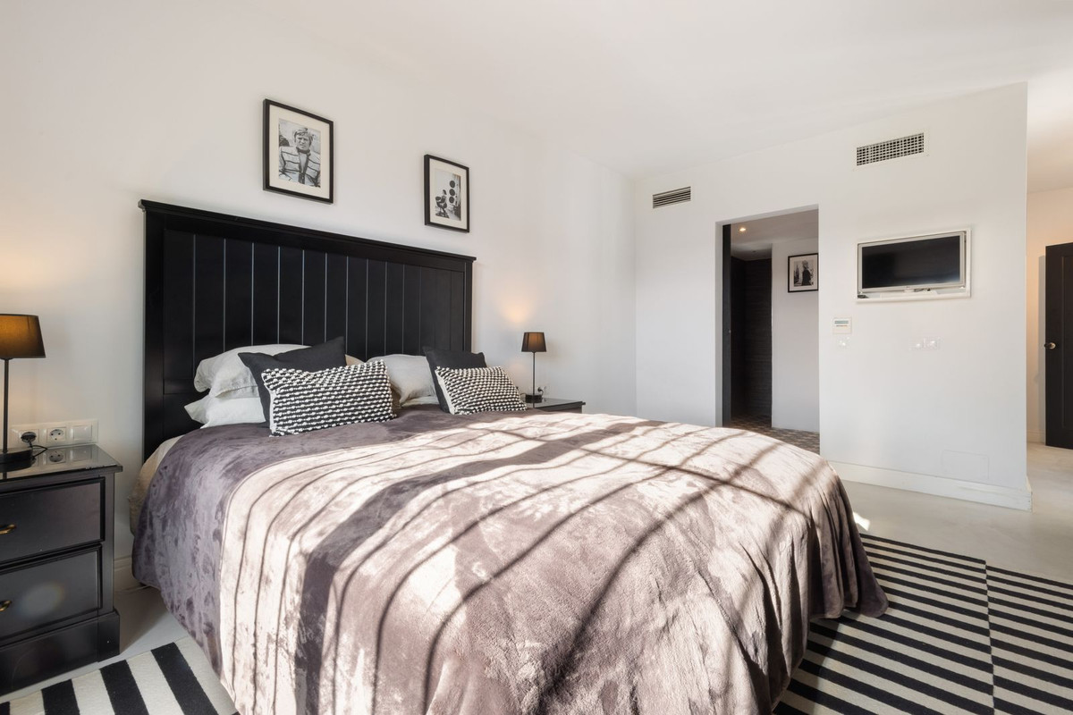 3d77018ca46a53c1983a087930e4f56d - 36