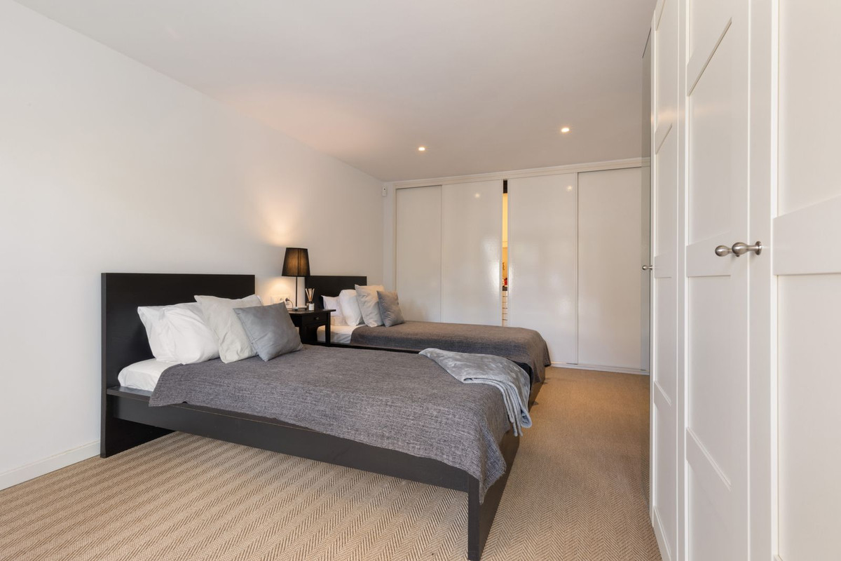 3d77018ca46a53c1983a087930e4f56d - 60