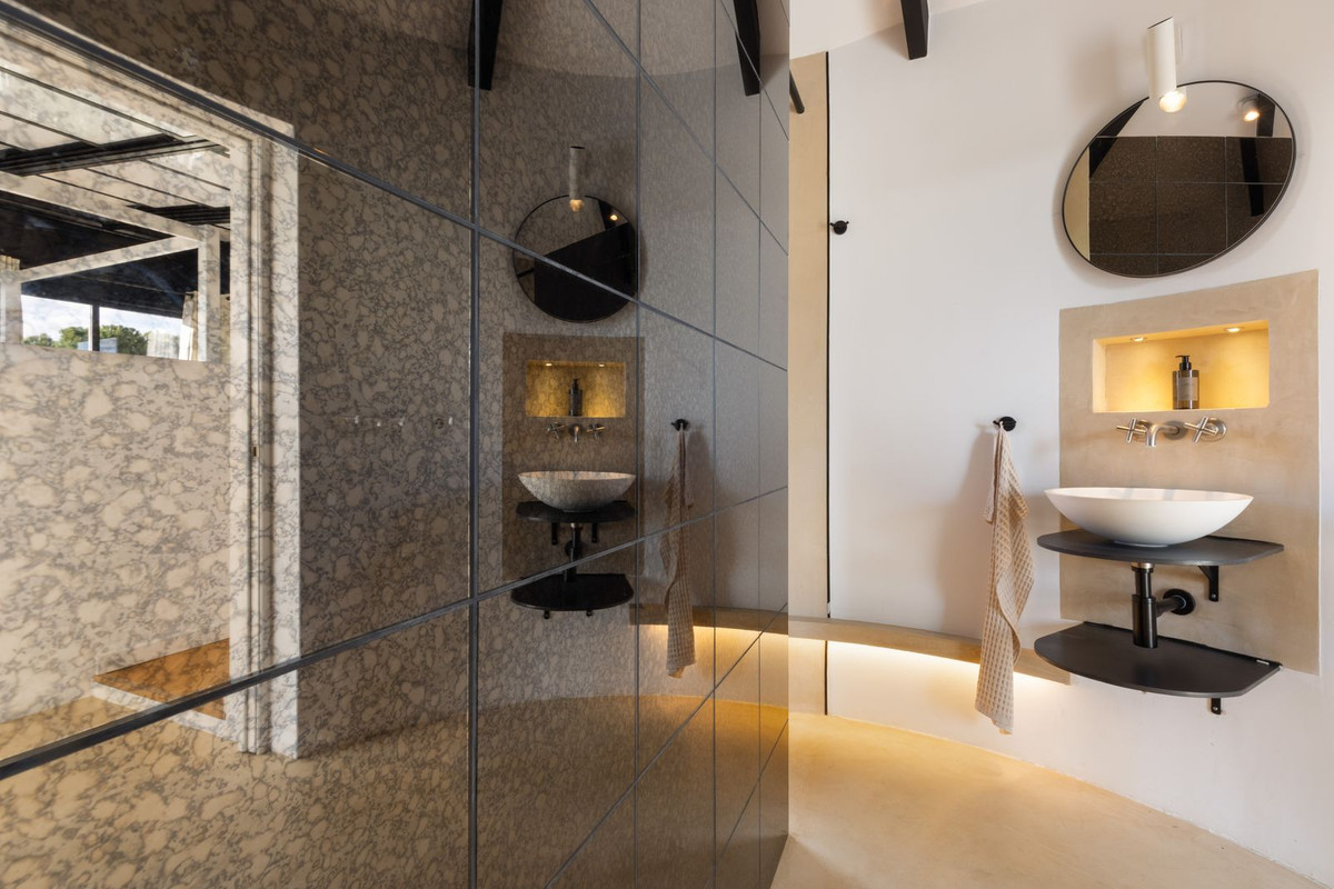 3d77018ca46a53c1983a087930e4f56d - 71