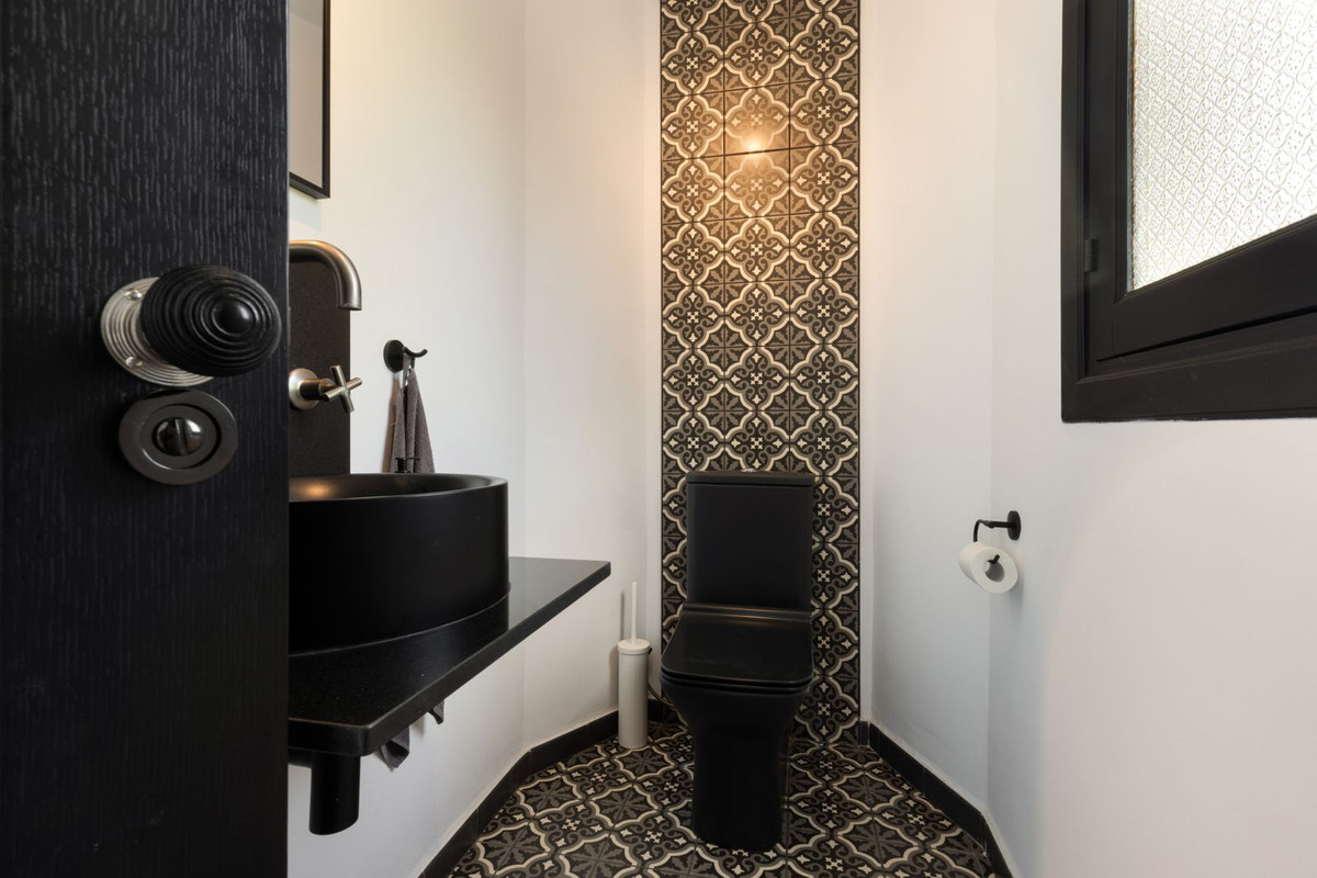 3d77018ca46a53c1983a087930e4f56d - 99