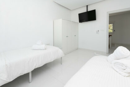 3e03b1a4c33ff477bbf69f92e430906e - 24