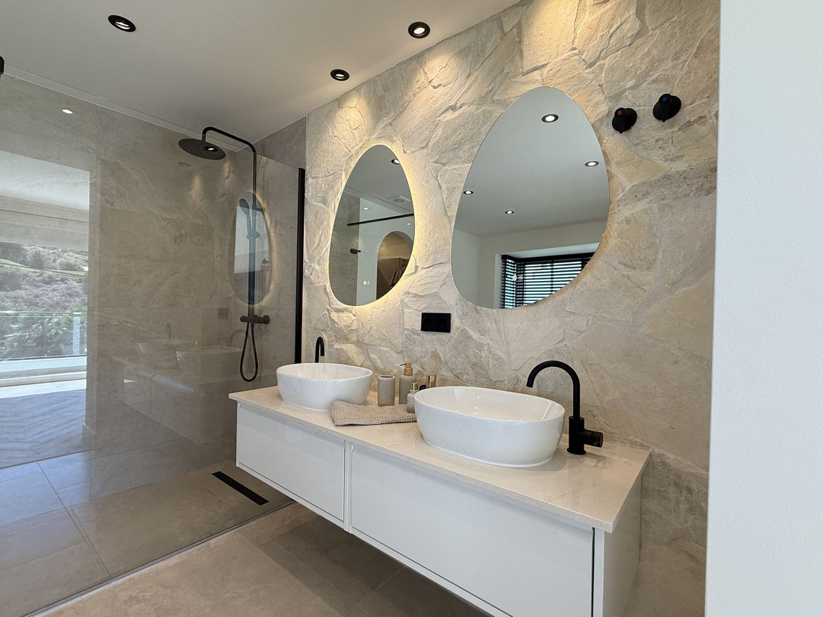 3e3667120324a245304c3b12483dafe3 - 35