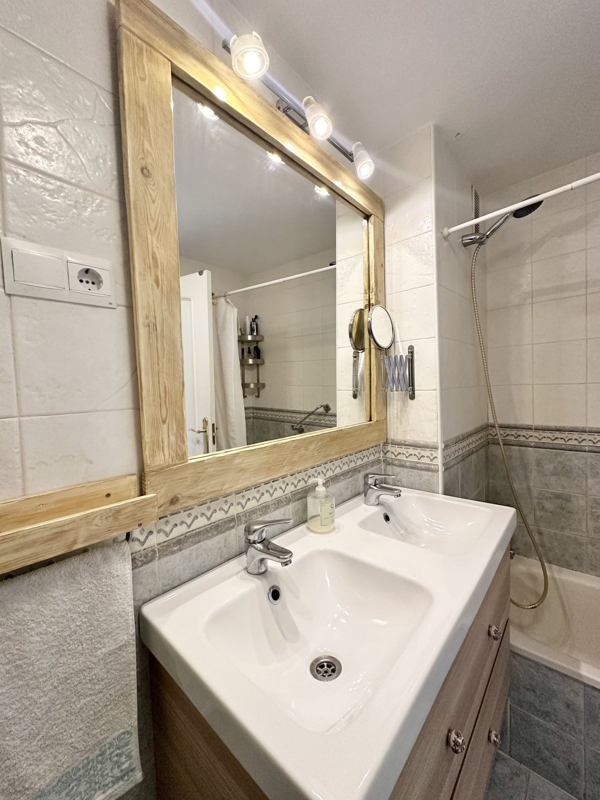 3e88c3ec18fa8fd982d4717f646811bd - 22