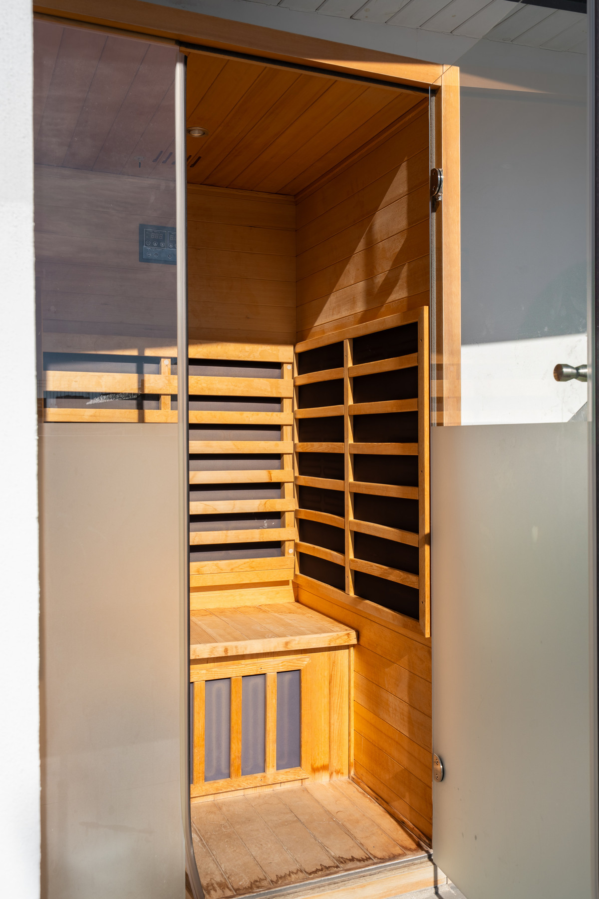 40c29409aa22a9c6de4f4e9341b8af1a - 24